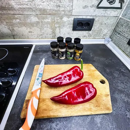 Sunny Central One-bedroom Appartement Tirana