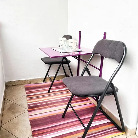 Sunny Central One-bedroom Appartement *