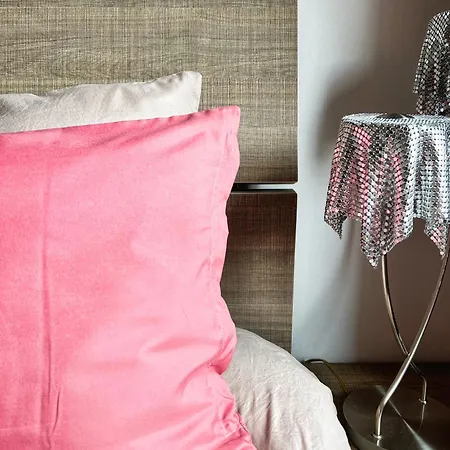 Sunny Central One-bedroom טיראנה